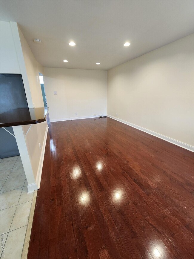 Photo - 1348 E 99th St