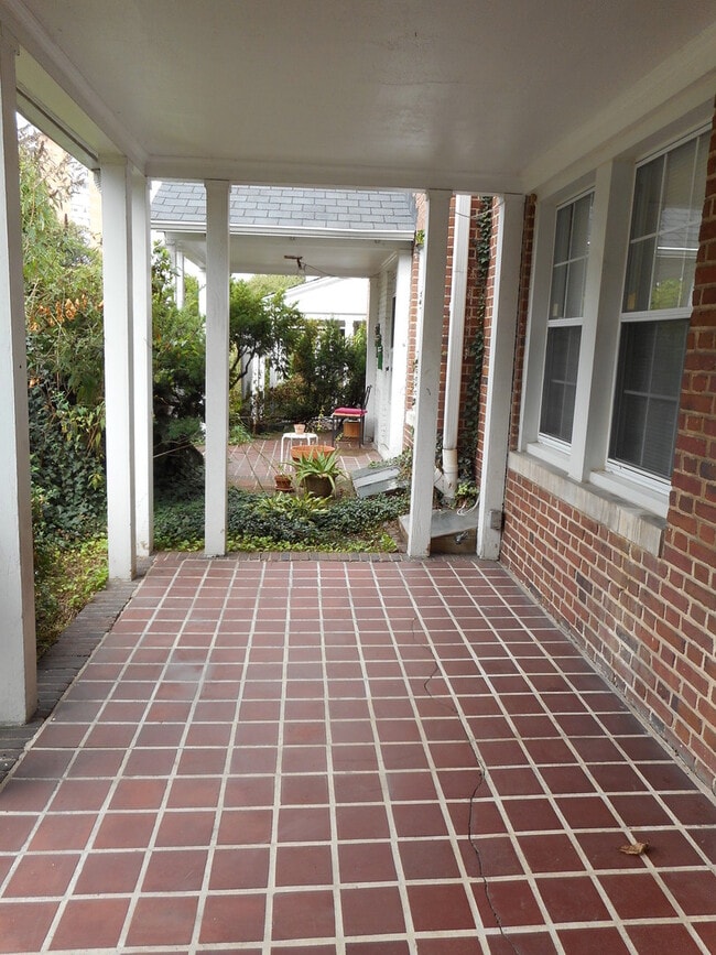 Photo - 2026/2027 Off-Campus JHU Spacious 5bd/2ba Rowhome OSP & W/D! Available 6/8