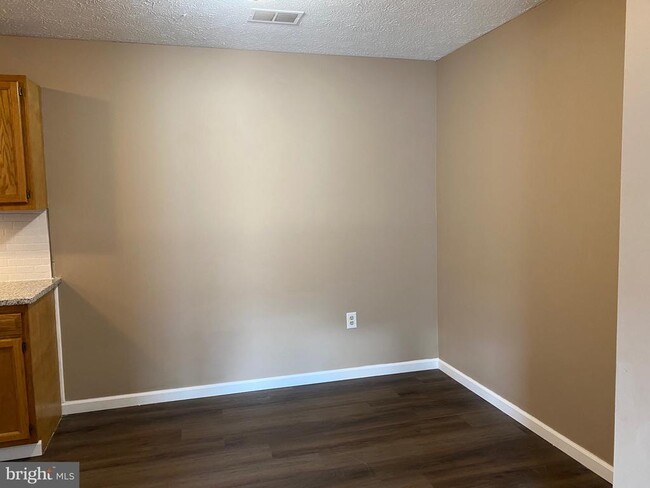 Photo - 1284 S Ox Rd