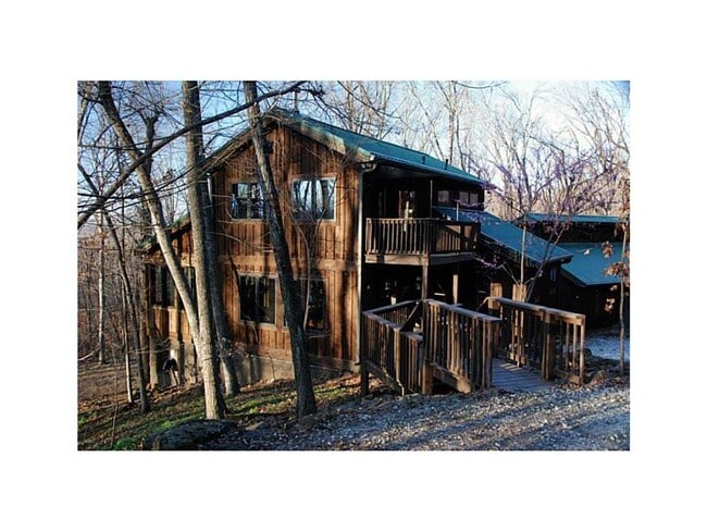 Photo - 4 bedroom rustic home, private acreage