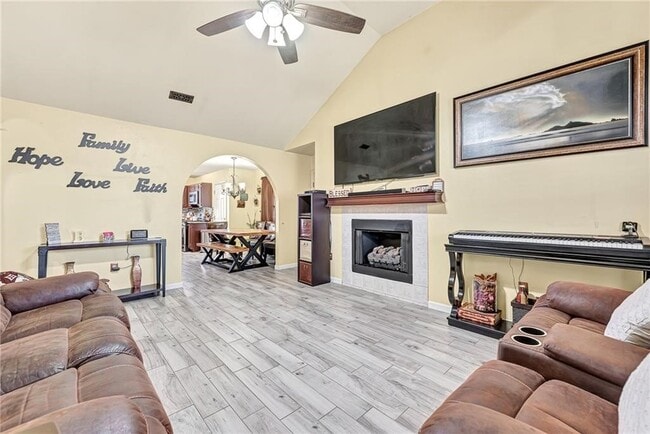 Photo - 122 S Bailey St