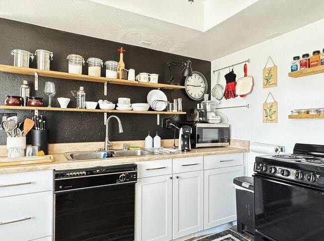 Photo - 64281 Spyglass Ave