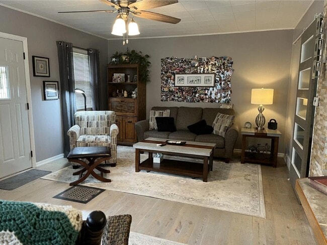 Living Room - 1909 Robin Rd