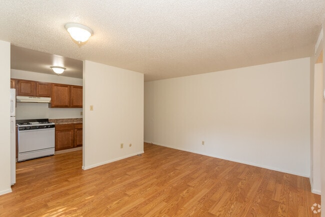 1BR 1BA - 750 SQ FT