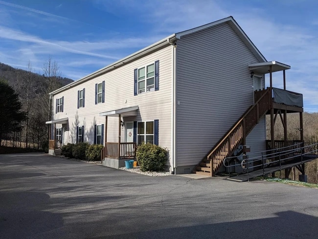 Building Photo - 52 Smith Rd Unit A