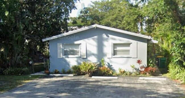 Building Photo - 5401 SW 40th Ave Unit Duplex Apartment West