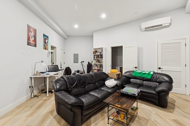 Photo - 3849 Lancaster Ave Unidad 203