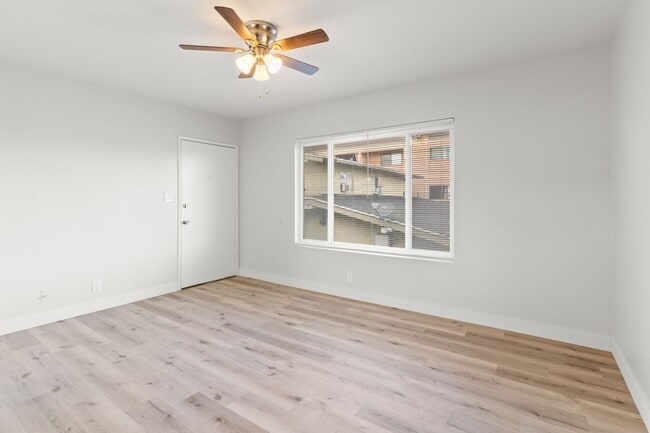 Photo - 621 Cerritos Ave Unidad 02