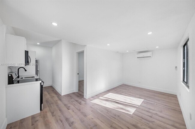 Photo - 6911 NW 4th Ct Unidad A