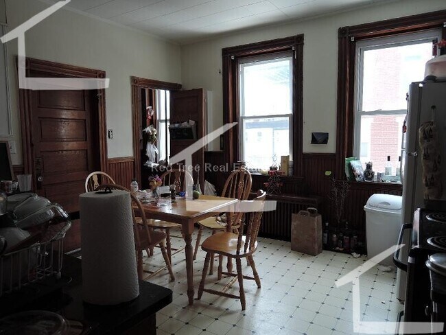 Photo - 35 Waverly St Unit 2