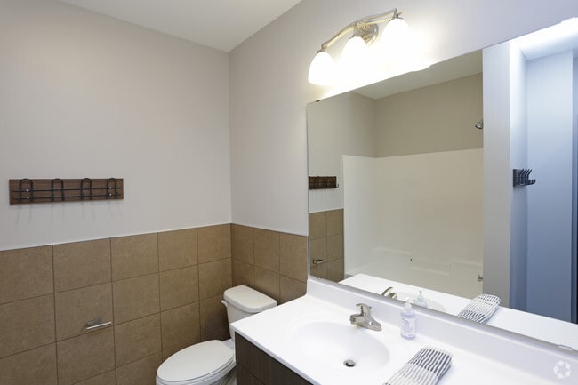 1BR, 1BA - 692 SF