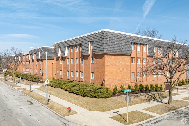 Photo - Oakland Manor