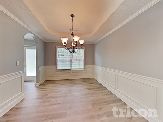 527 Embassy Walk