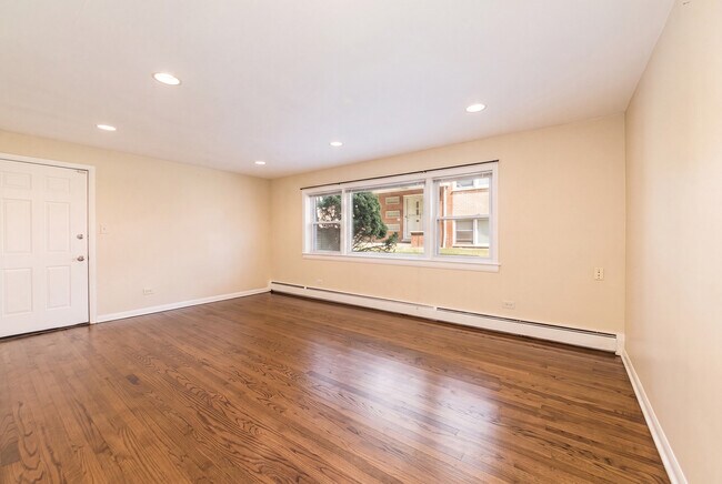 Photo - 2245 Des Plaines Ave Unit E