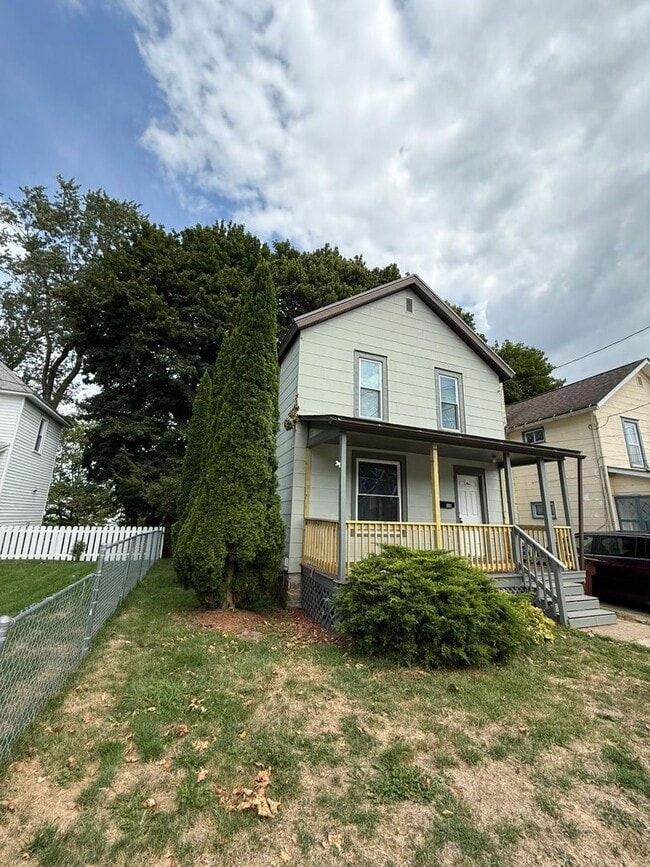 138 W Bloss St