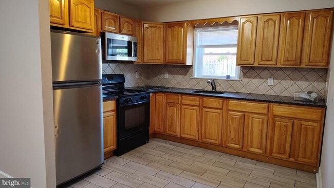 Photo - 7967 Langdon St