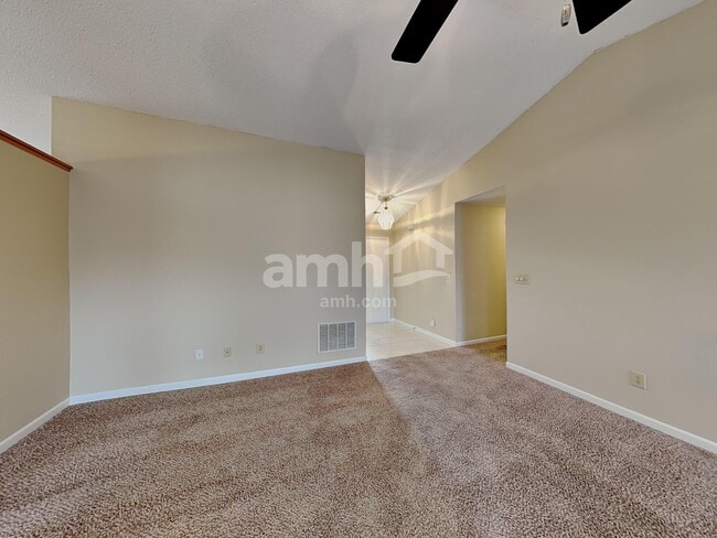 Photo - 1002 Leland St