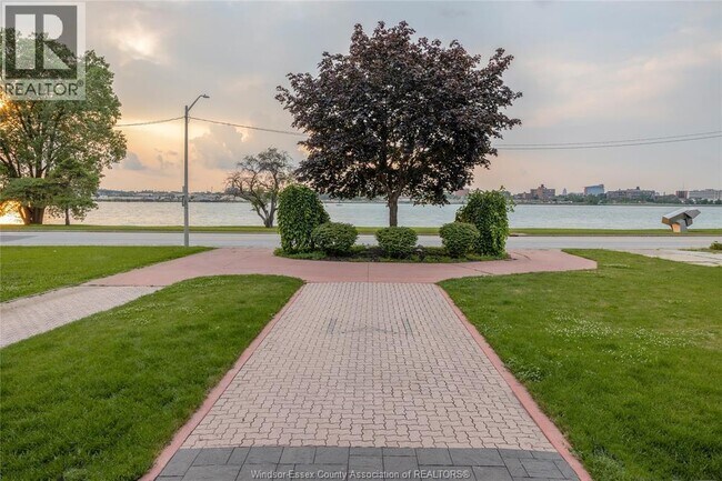 Photo - 2161 Riverside Dr W Unité 3