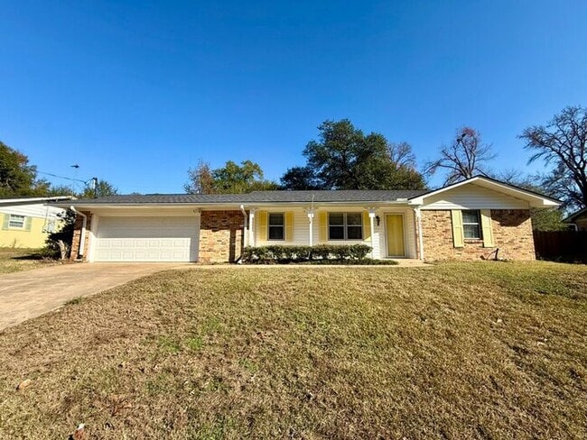 Building Photo - Charming 3-Bedroom Home! Tour Today!