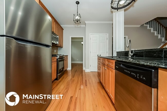 Photo - 107 Denham Square