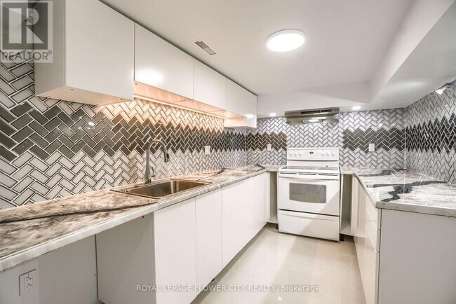 Photo - 12 Gondola Crescent