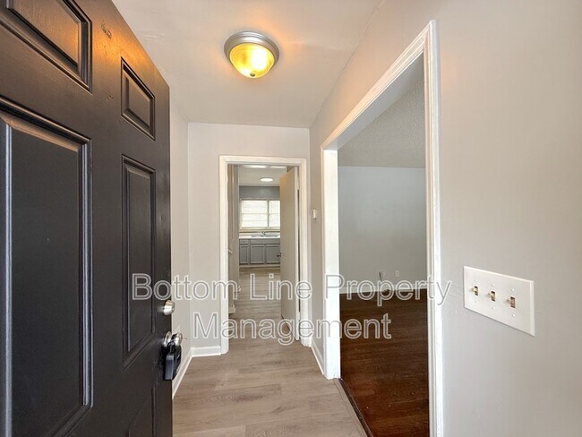 Photo - 907 Bannister Pl