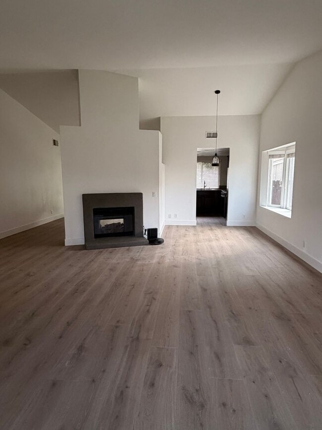Photo - 169 Ely St