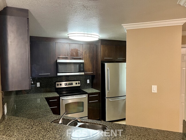 Photo - 7585 Charmant Dr