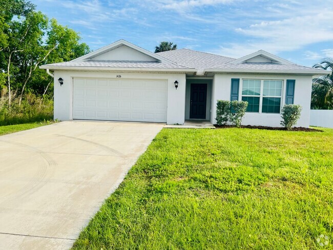 Building Photo - Spacious 4-Bedroom Home with Unique Floor ...