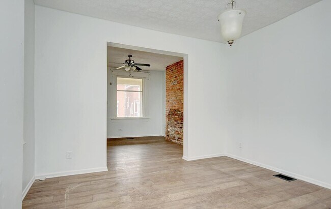 Photo - 683-685 South Champion Unit 683