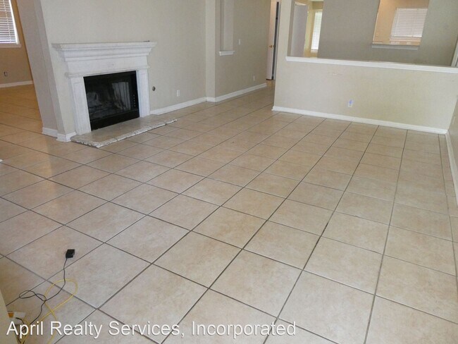 Photo - 3 br, 2 bath House - 1615 Royal Ascot Dr