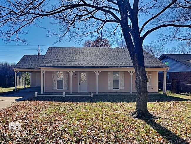 Building Photo - 3405 Laurel Dr