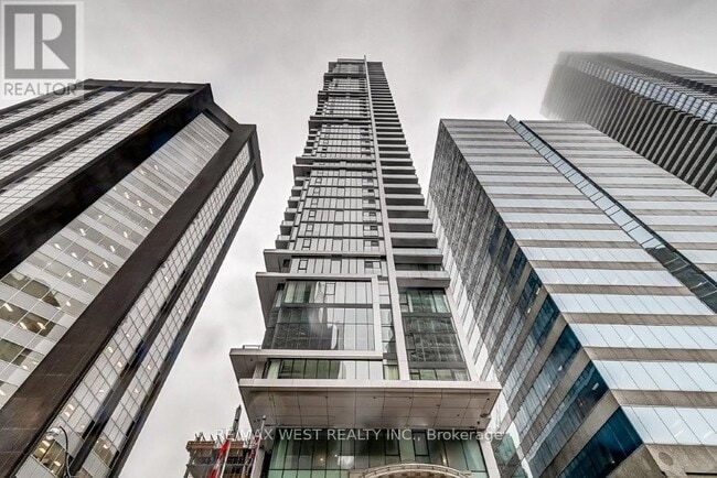 Photo - 426 University Ave Unité 2210