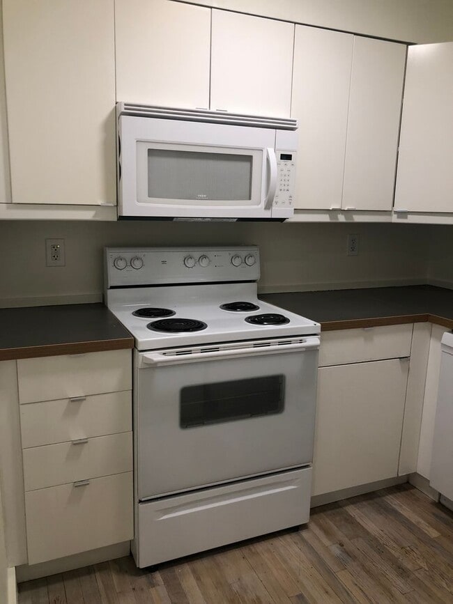 Photo - Beautiful 2 Bedroom Apartment with Office in Sugar House! Unidad 5