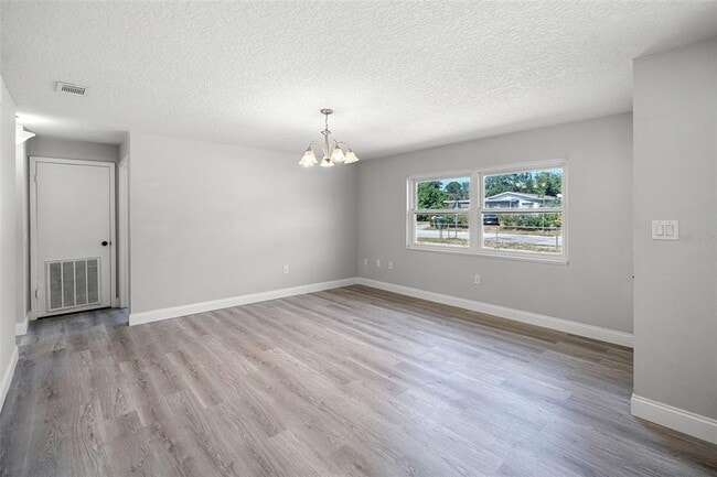 Photo - 2105 9th St NE