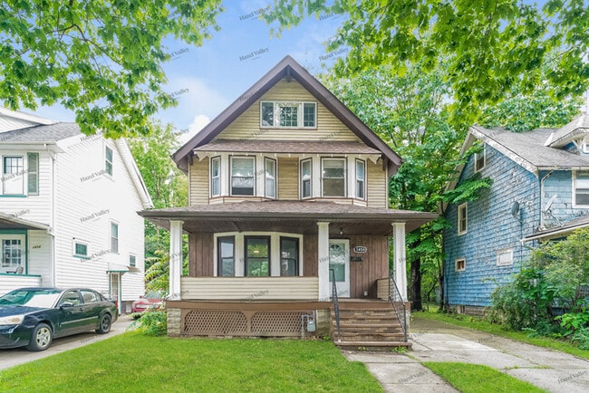 Photo - 1454 E 174th St Casa