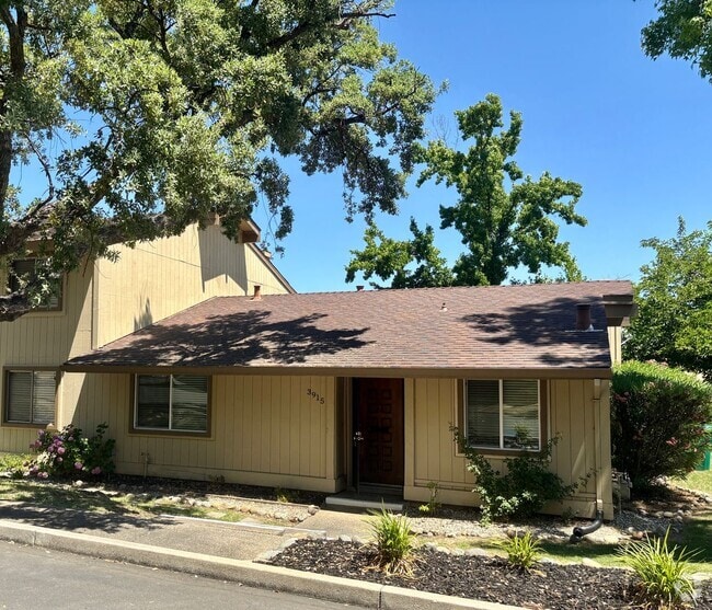 Building Photo - CUTE AS A BUG!  Super private Eldorado Hil... Rental