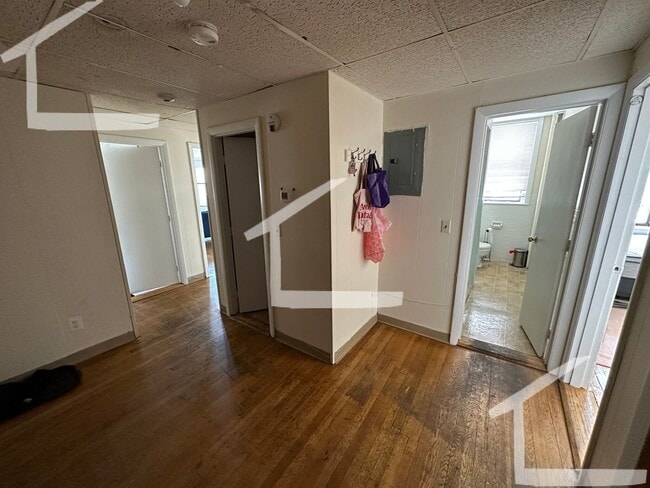 Allston 3 Bed 1.5 Bath available now no br... - Allston 3 Bed 1.5 Bath available now no br... House