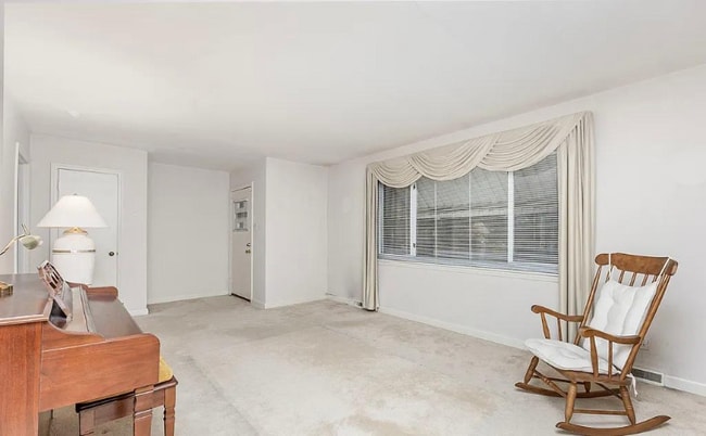 Photo - 615 Horton Rd