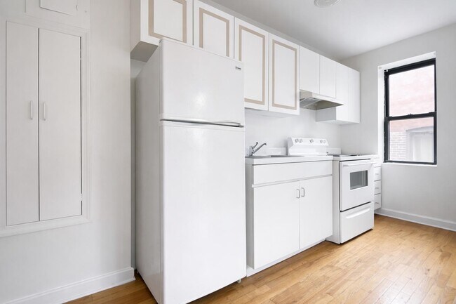 Photo - 182 Claremont Ave Unidad 53B