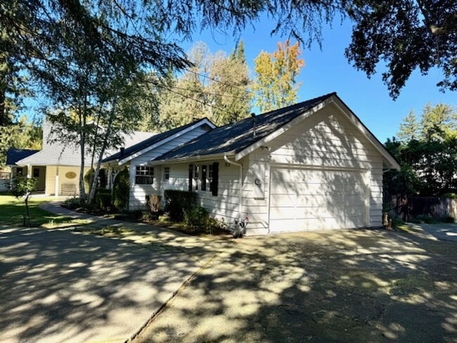 Photo - Gorgeous 5 bedroom, 4.5 bath, Westside Dan...