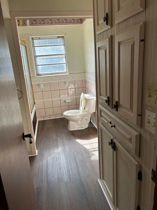 Photo - 102 E Elm St