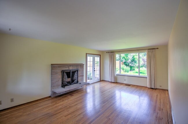 Photo - 1636 Conger Ave NW