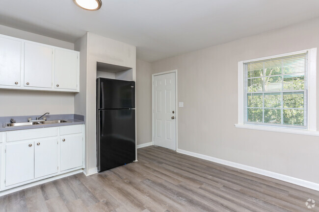 Interior Photo - Magnolia Gardens Rental