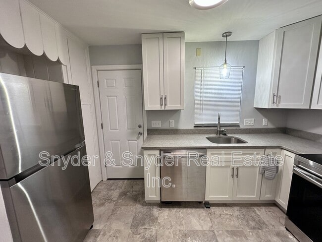 Photo - 1093 N Main St