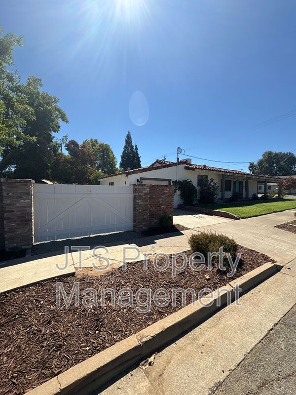 Photo - 501 J St