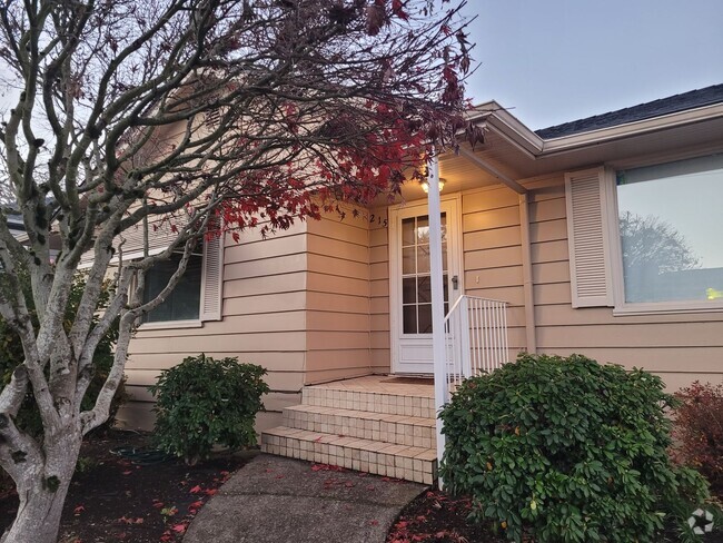 Building Photo - 3 bed/2 bath S. Salem Home w/ Finished Bas...