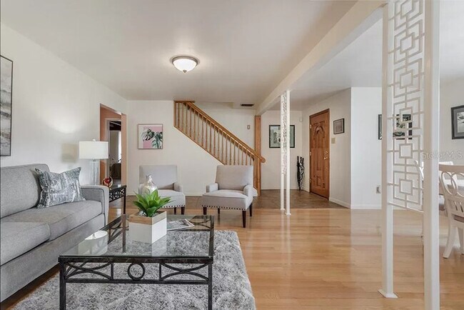 Photo - BEAUTIFUL Fully Fenced in Home For Rent in...