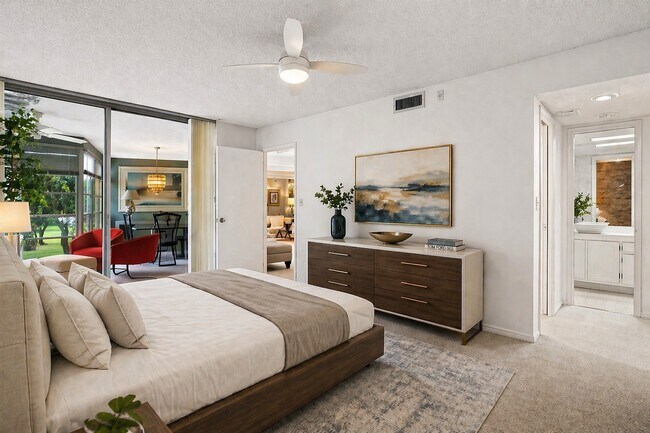 Photo - 3900 Oaks Clubhouse Dr Unit KING  rare find