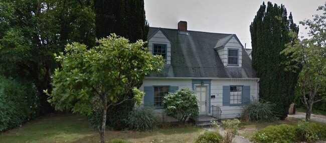 Building Photo - (651) Orchard House - 4 Bedroom / 1.5 Bath...